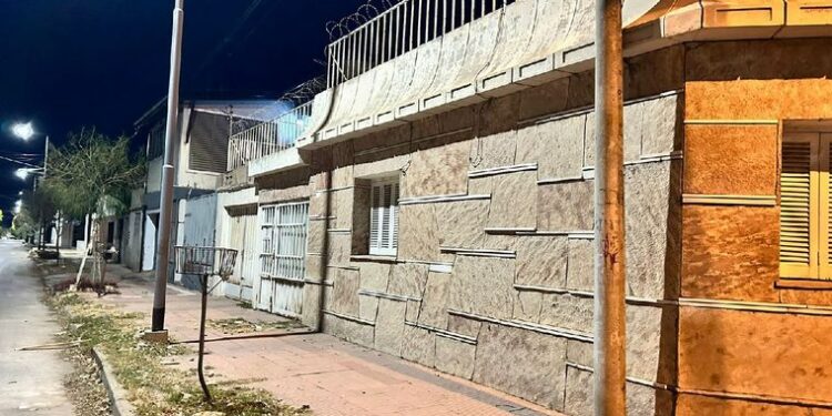 Violento robo en Barrio Yapeyú: atacaron a una madre y su hijo en el auto