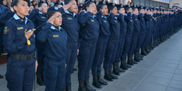 Nuevos patrulleros y 1500 cadetes de policía a las calles de Córdoba