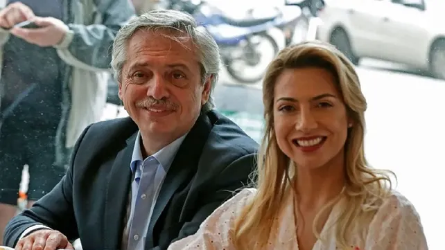 Alberto Fernández y Fabiola: "Ella allá con el bebé, él acá con el perro"