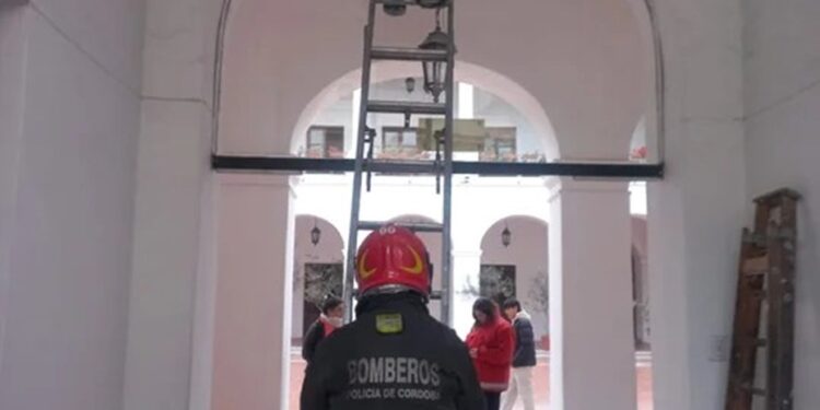 El Cabildo Histórico sufrió un leve incendio que fue extinguido
