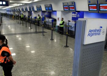 Controladores aéreos confirman un paro en noviembre