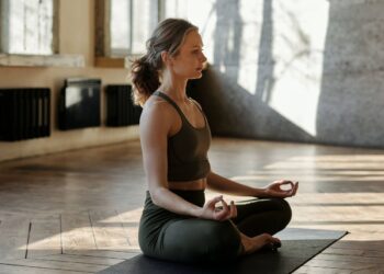 Córdoba celebra el Día Internacional del Yoga en la Legislatura