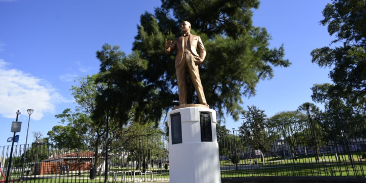 El Día del Cantor Nacional se celebra en Córdoba con un homenaje a Carlos Gardel