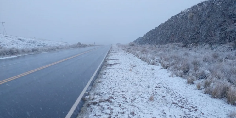 El Camino de las Altas Cumbres continúa cortado por nieve y hielo