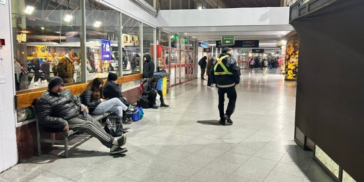 Falleció una mujer en situación de calle en la Terminal de Ómnibus