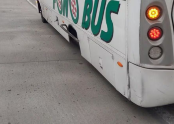 Un vehículo interurbano perdió dos ruedas mientras transitaba por Circunvalación