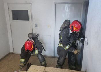 Susto en Córdoba por incendio en un departamento: 20 autoevacuados