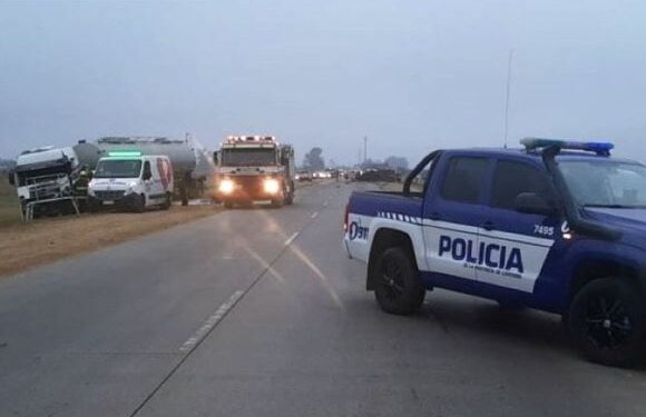 Impactante choque fatal entre un camión y un utilitario en Córdoba