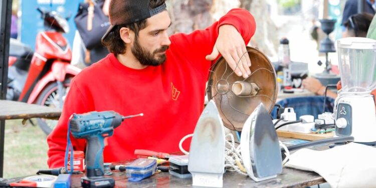 «Córdoba Repara» regresa a Alberdi con una jornada de reparación colectiva