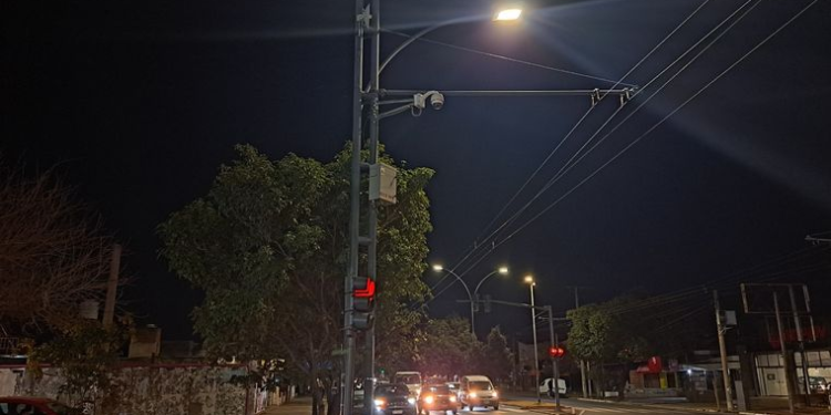 Detuvieron a tres menores cuando robaban cables en barrio ATE