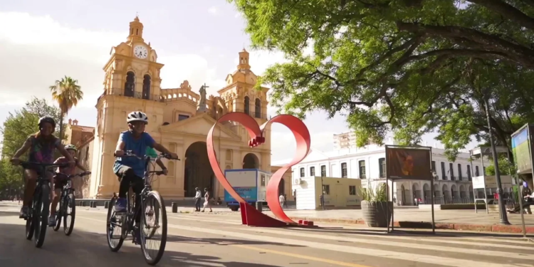 Ingresa una ola de aire cálido a Córdoba