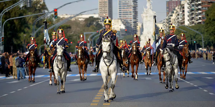 El Gobierno nacional convocó a un mega desfile militar para celebrar el 9 de julio