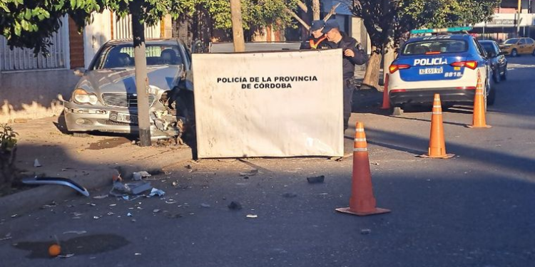 Un automovilista murió tras chocar contra un poste en Alta Córdoba