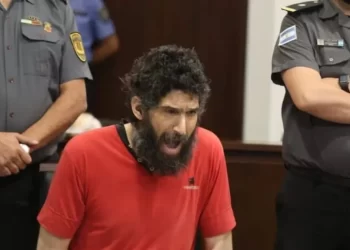 Murió "el hombre gato" que mató a su madre y tía