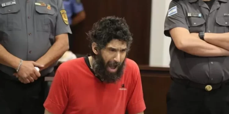 Murió "el hombre gato" que mató a su madre y tía