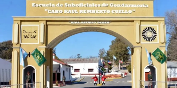 Una gendarme va a juicio por obligar a desnudarse a 100 aspirantes mujeres