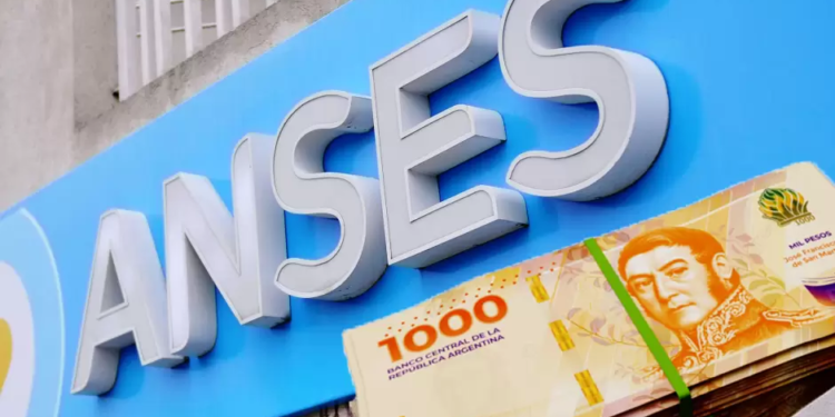 El Gobierno anunció un bono de $112.000 para septiembre: quiénes lo cobran