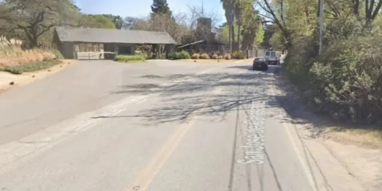 Asaltaron la vivienda de un ex embajador en Córdoba: se llevaron dólares, armas y relojes