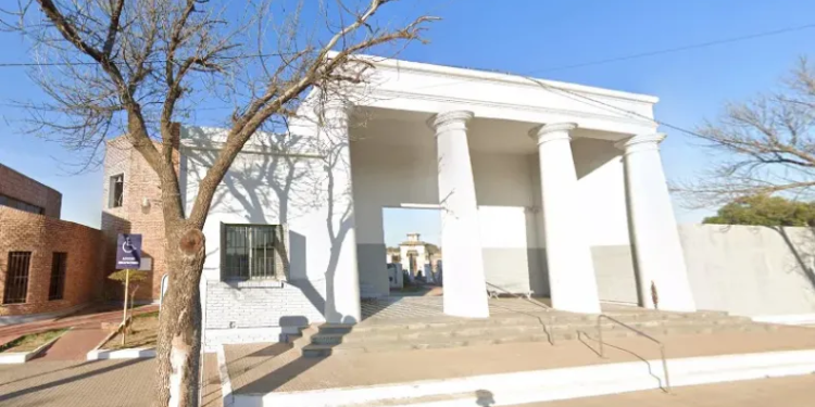 Detienen a una mujer en Córdoba por robar una tumba y amputar los dedos del cadáver