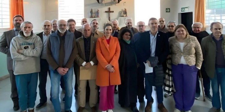 Salió a la luz la foto de la visita de diputados de LLA a represores presos en la cárcel de Ezeiza