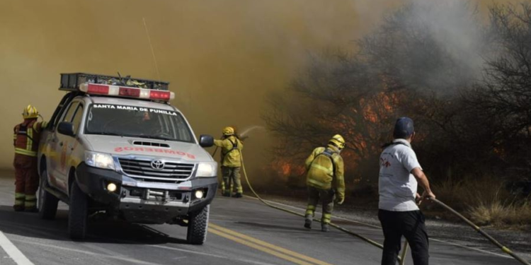 Bomberos controlaron el incendio en Punilla