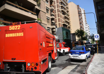 Rescataron a dos personas de un departamento que se incendió en Nueva Córdoba