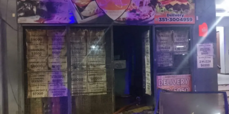Una pizzería de Nueva Córdoba sufrió un incendio y hubo evacuados