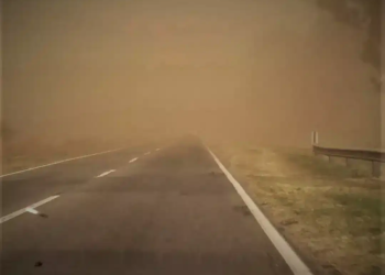 Emiten alerta violeta por la presencia de humo