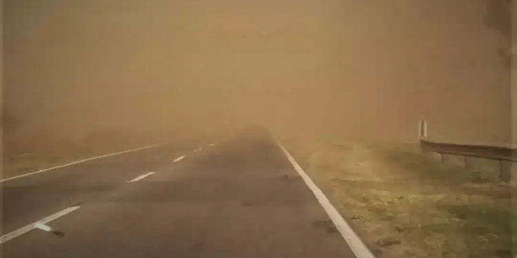 Emiten alerta violeta por la presencia de humo