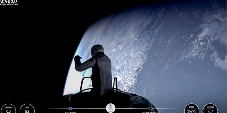 La misión Polaris Dawn de SpaceX dio su primer paseo espacial privado