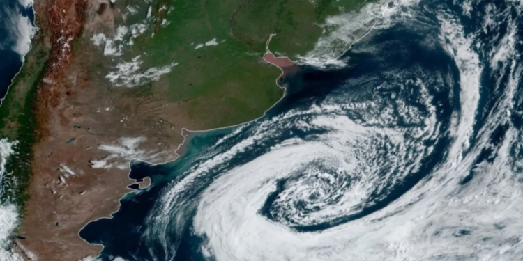 Anuncian la llegada de un ciclón extratropical que traerá un frente frío a la Argentina