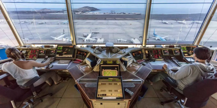 Controladores aéreos lanzaron un cronograma de paros para septiembre