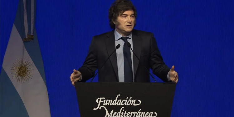 Milei expone en la cumbre aniversario de la Fundación Mediterránea