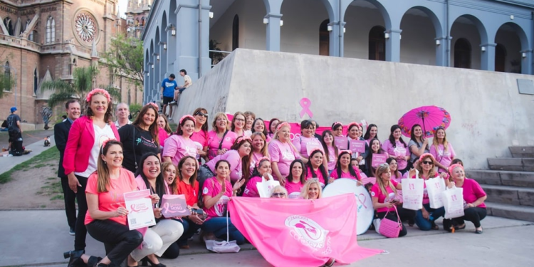 Inició la campaña contra el cáncer de mama en Córdoba