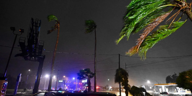 El huracán Milton dejó al menos 4 muertos y a millones de usuarios sin luz tras su paso por Florida