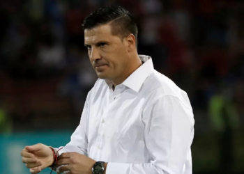 Juan Cruz Real dejó de ser el DT de Belgrano