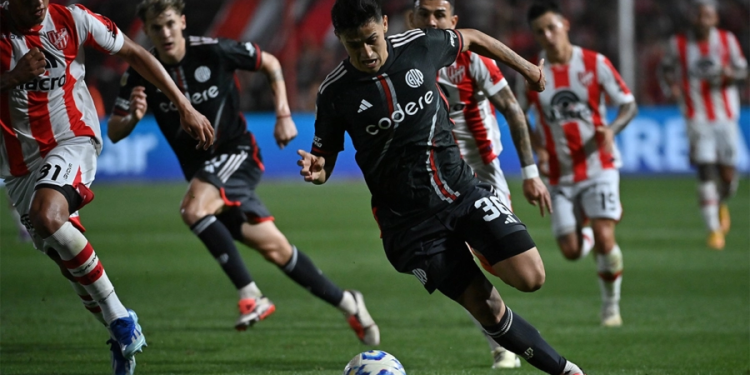 River venció 3-2 a Instituto en Alta Córdoba y se ilusiona