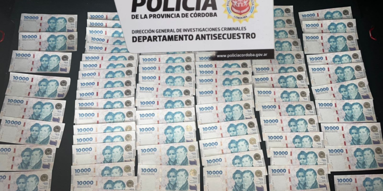 Tres detenidos por estafas con moneda falsa a través de Marketplace