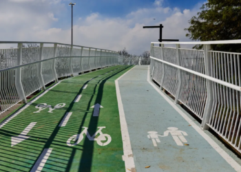 Una joven fue atropellada en la ciclovía elevada