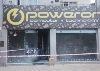 Dos personas lanzaron una bomba molotov y ocasionaron un incendio en un local