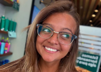 Detuvieron a una influencer en el aeropuerto de Córdoba por estafas con criptomonedas