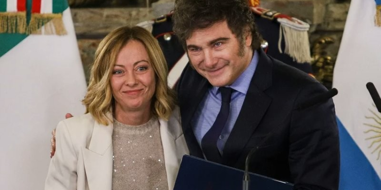 El presidente Milei llegó a Roma y se reunirá con Giorgia Meloni