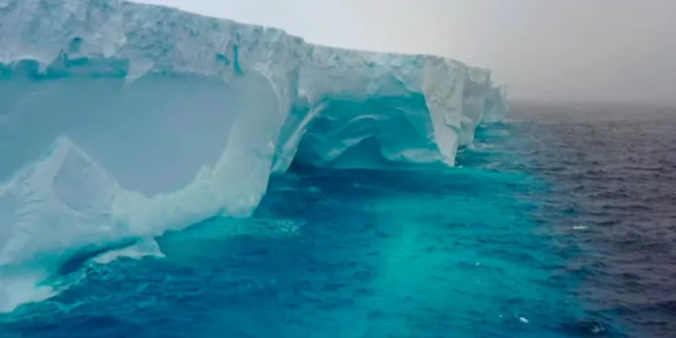 El iceberg más grande del mundo se desprendió de la Antártida
