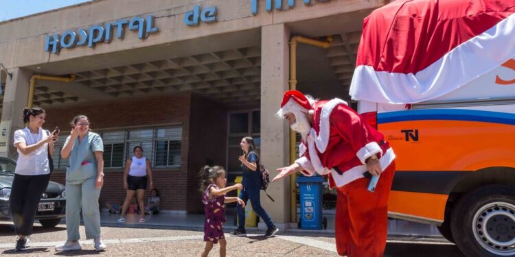 "Por una Navidad Feliz": celebración y entrega de juguetes en el Hospital de Niños