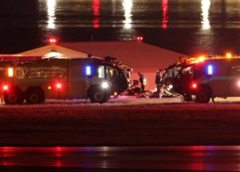 Un avión y un helicóptero militar chocaron en Washington