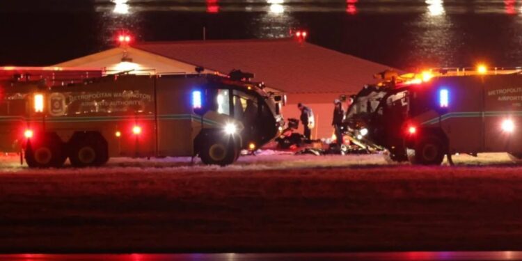 Un avión y un helicóptero militar chocaron en Washington