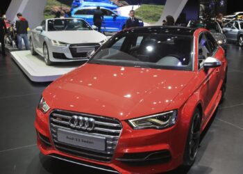 Bajan impuestos a los autos eléctricos y de alta gama