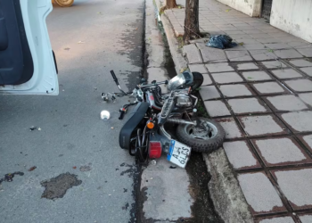 Una motociclista chocó, sufrió graves heridas y murió en Córdoba