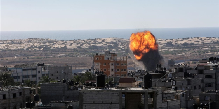 Israel y Hamas firmaron el alto al fuego: la liberación de rehenes comienza el domingo