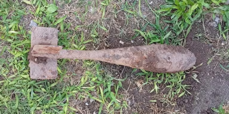 Realizaban una excavación para instalar una pileta y hallaron un explosivo